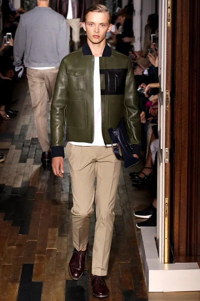 Look 17